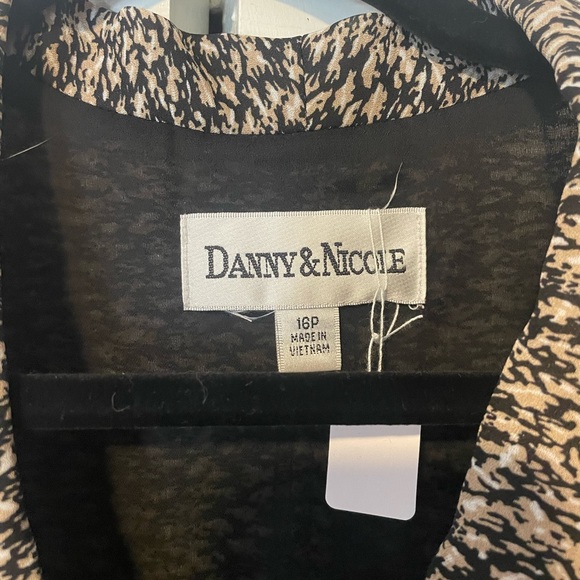 Danny & Nicole button up lightweight blazer - Picture 3 of 3